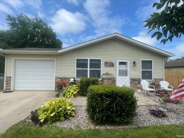 325 W Elm Street, Millersburg, IN 46543