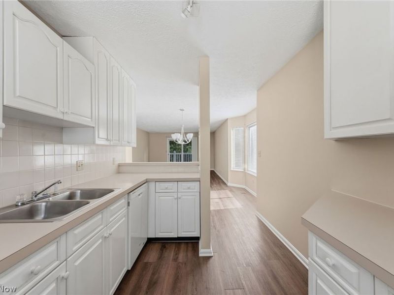 361 Village Pointe Drive, Unit 2B, Akron, OH 44313 Photo 4