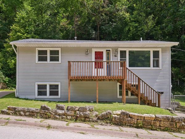 95 Valley Street, Dubuque, IA 52003