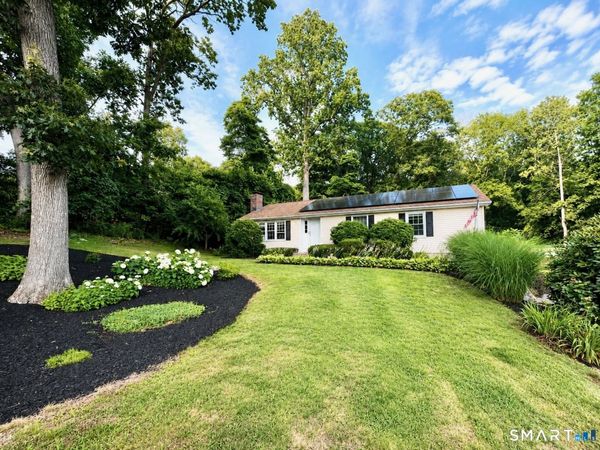 81 Briarwood, Guilford, CT 06437