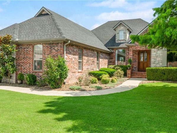 6700 Braebourne Drive, Rogers, AR 72758