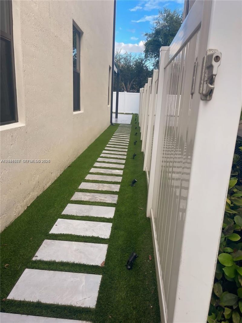 8719 W 33rd Ave , Hialeah, FL 33018 Photo
