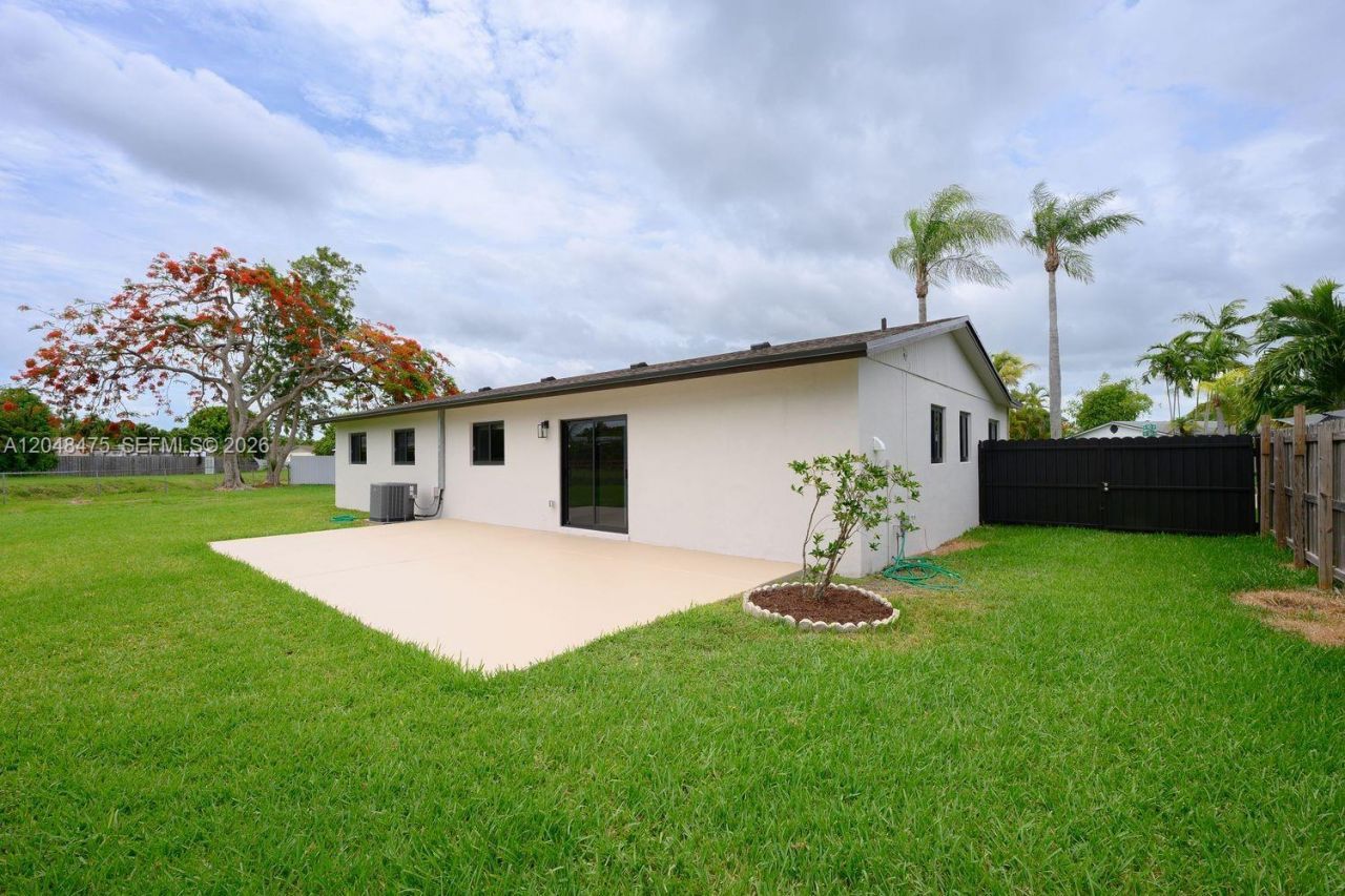 18451 SW 90th Ave, Cutler Bay, FL 33157 Photo