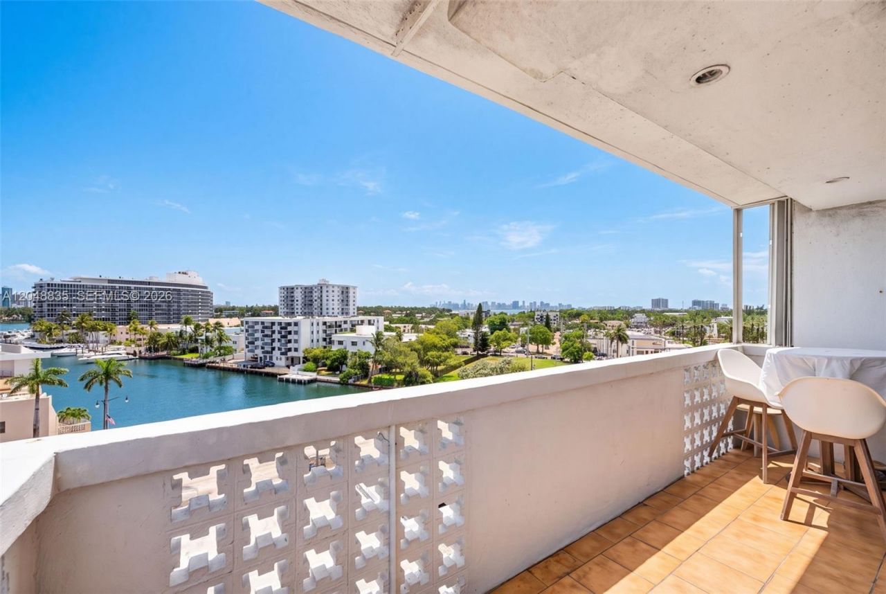 7118 Bonita Dr , Unit 705, Miami Beach, FL 33141 Photo
