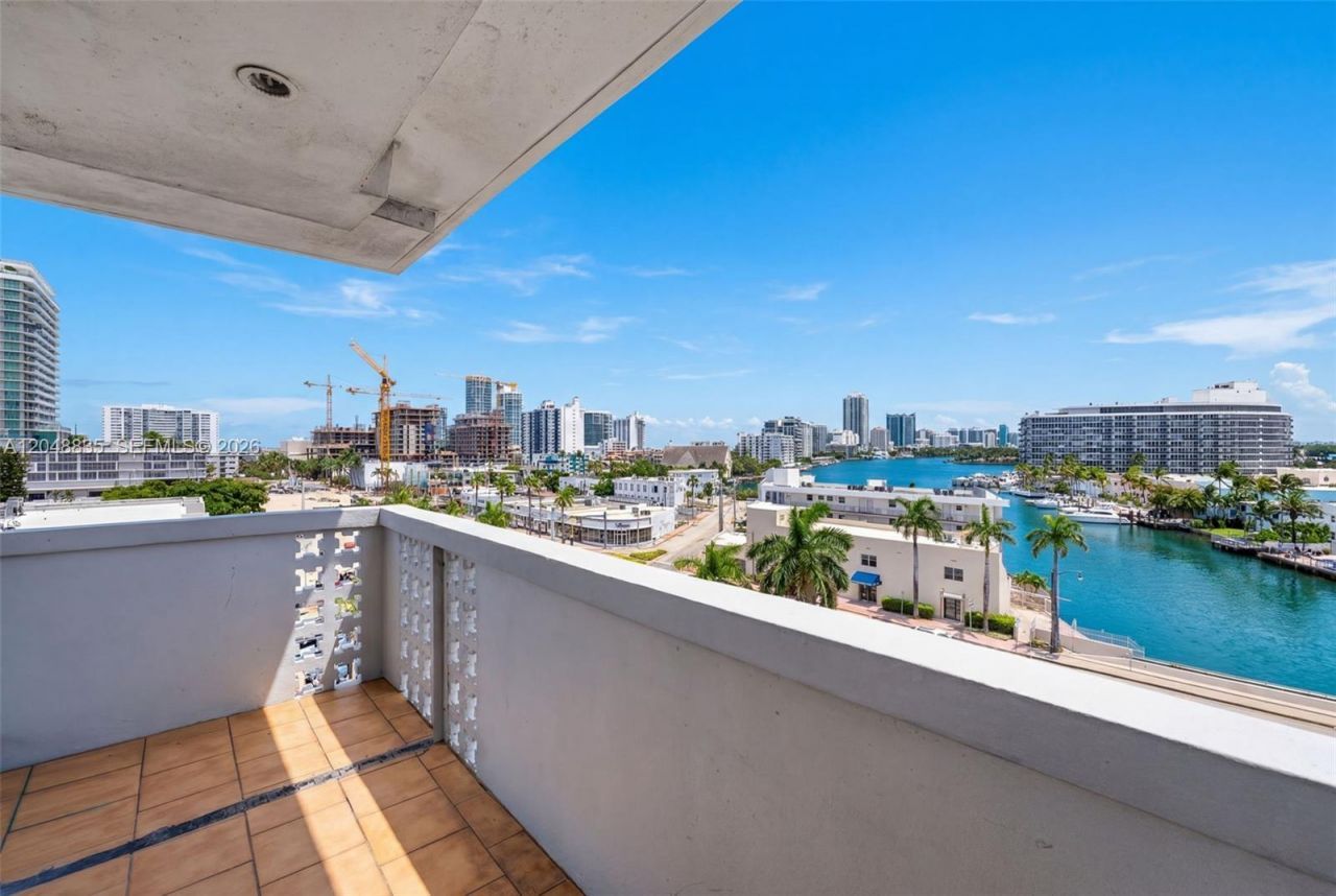 7118 Bonita Dr , Unit 705, Miami Beach, FL 33141 Photo