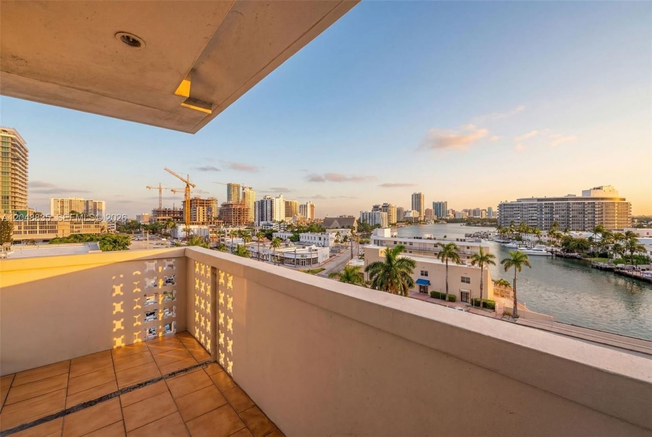 7118 Bonita Dr , Unit 705, Miami Beach, FL 33141 Photo