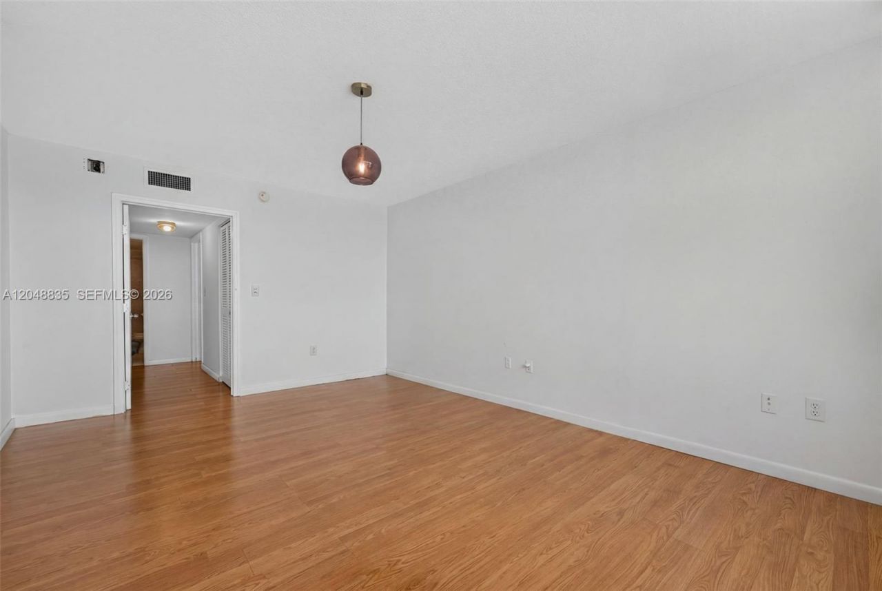 7118 Bonita Dr , Unit 705, Miami Beach, FL 33141 Photo