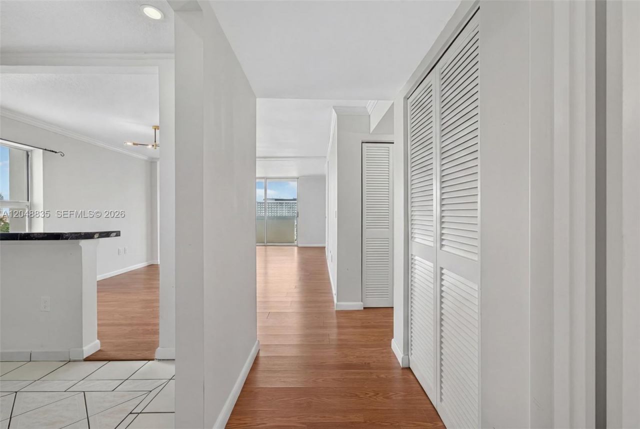 7118 Bonita Dr , Unit 705, Miami Beach, FL 33141 Photo