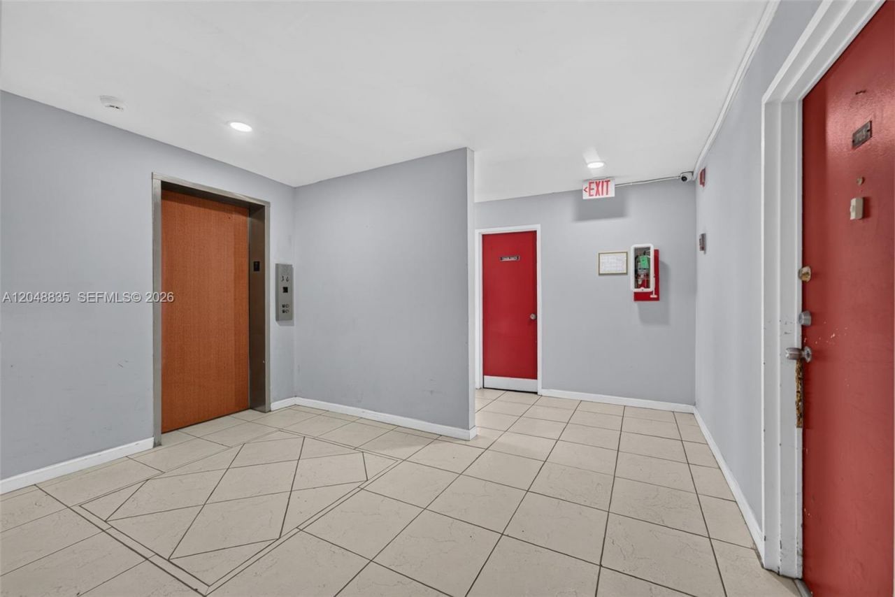 7118 Bonita Dr , Unit 705, Miami Beach, FL 33141 Photo