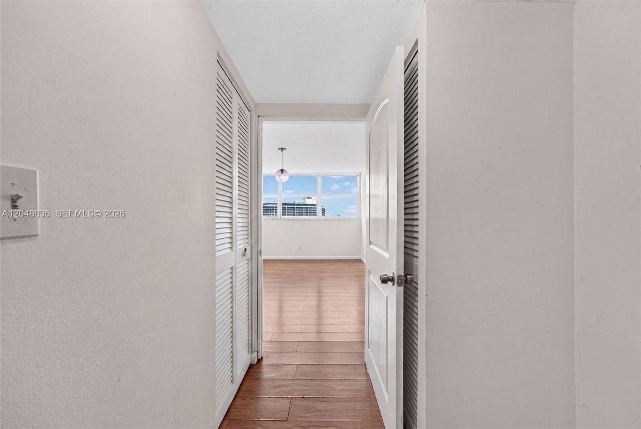 7118 Bonita Dr , Unit 705, Miami Beach, FL 33141 Photo
