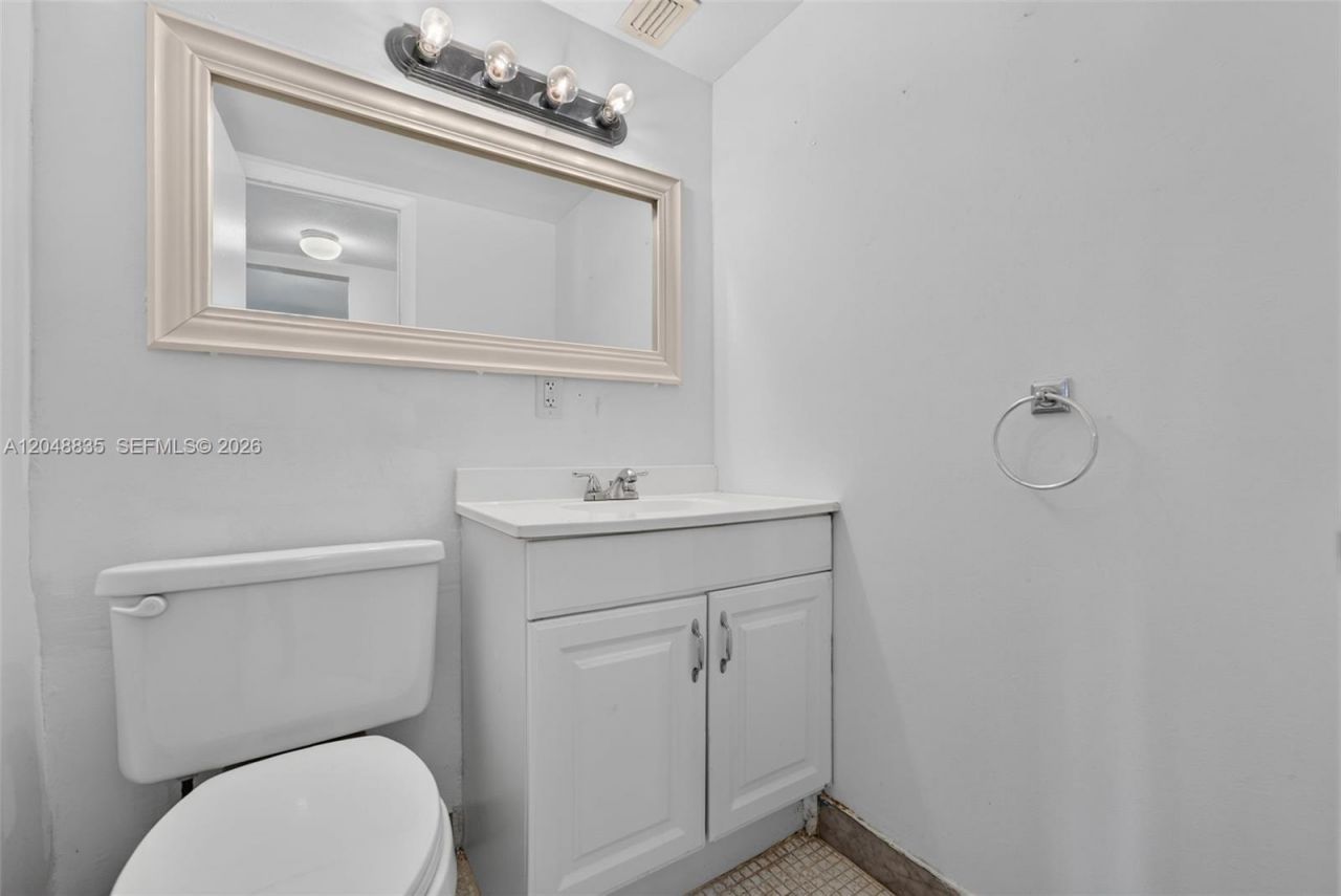 7118 Bonita Dr , Unit 705, Miami Beach, FL 33141 Photo