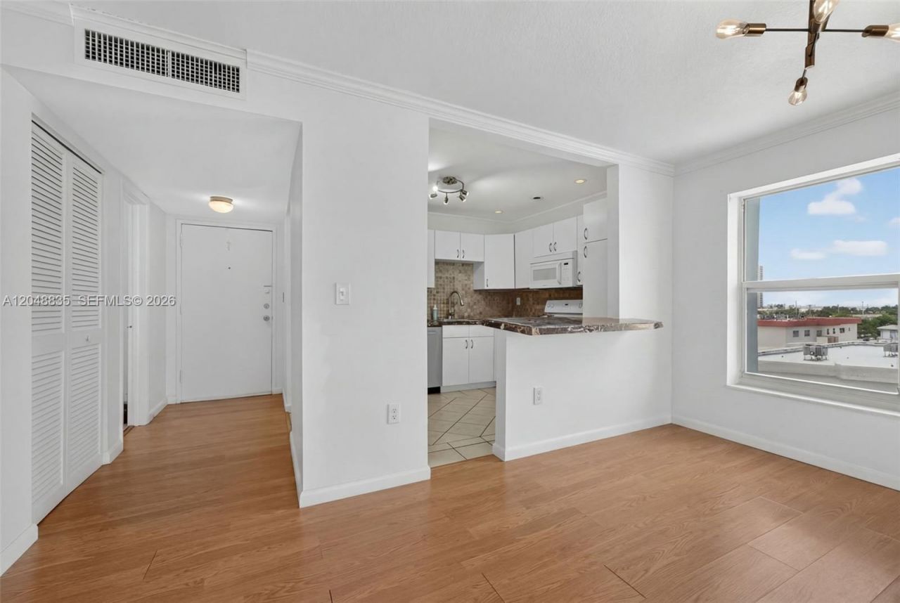 7118 Bonita Dr , Unit 705, Miami Beach, FL 33141 Photo