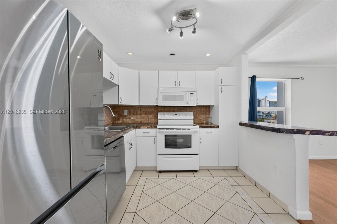 7118 Bonita Dr , Unit 705, Miami Beach, FL 33141 Photo