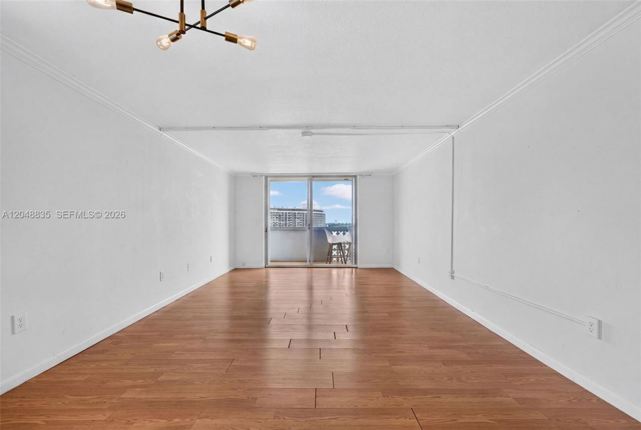 7118 Bonita Dr , Unit 705, Miami Beach, FL 33141 Photo