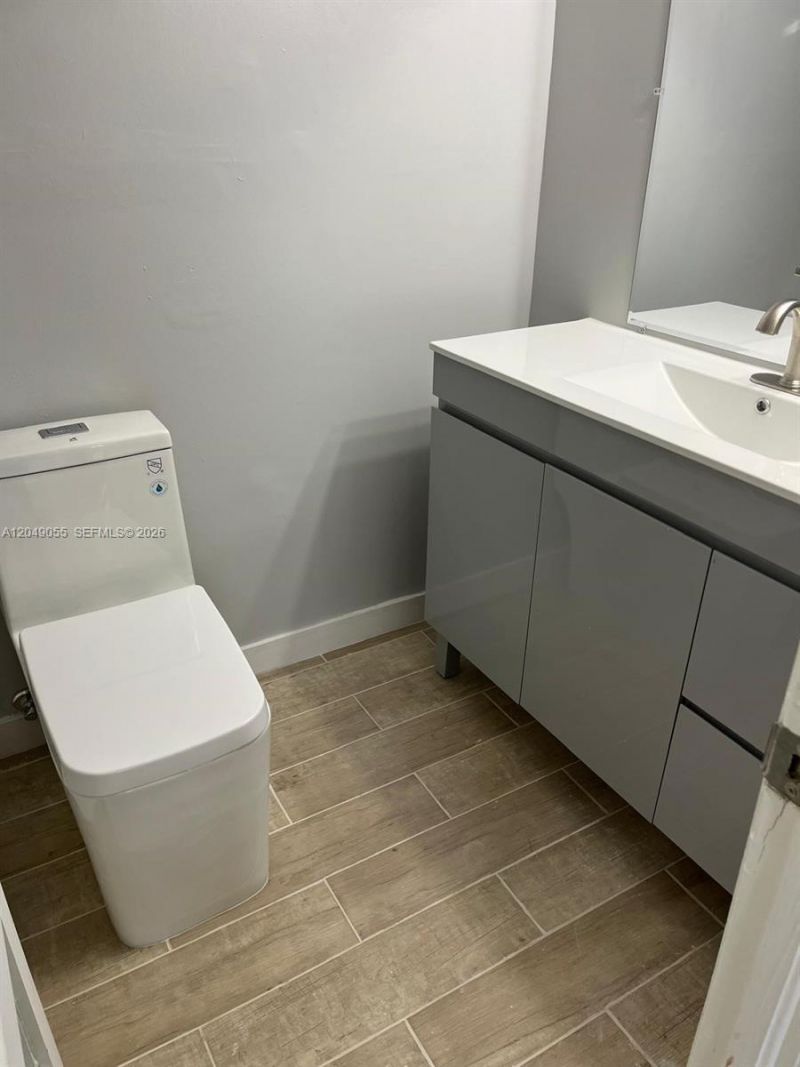 666 W 81st St , Unit 318, Hialeah, FL 33014 Photo