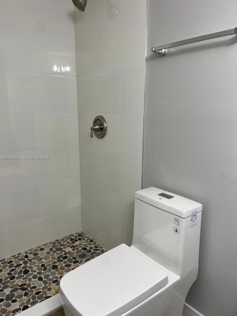 666 W 81st St , Unit 318, Hialeah, FL 33014 Photo