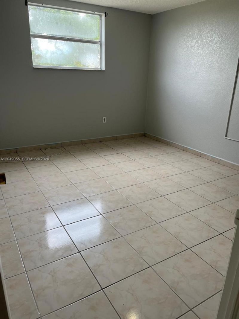 666 W 81st St , Unit 318, Hialeah, FL 33014 Photo