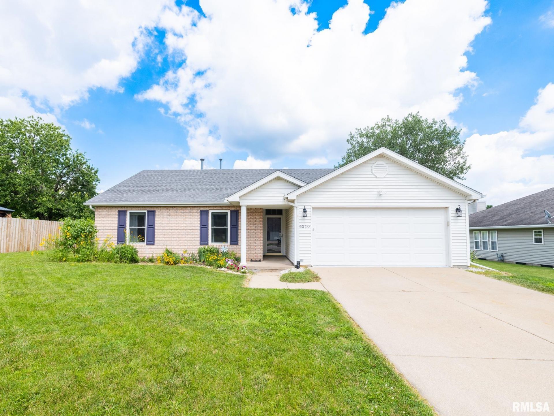 6210 N Frostwood Parkway, Peoria, IL 61615 Main Photo