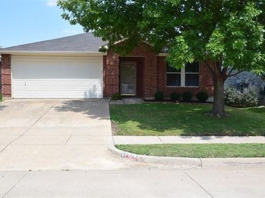 5313 Emmeryville Lane, Fort Worth, TX 76244