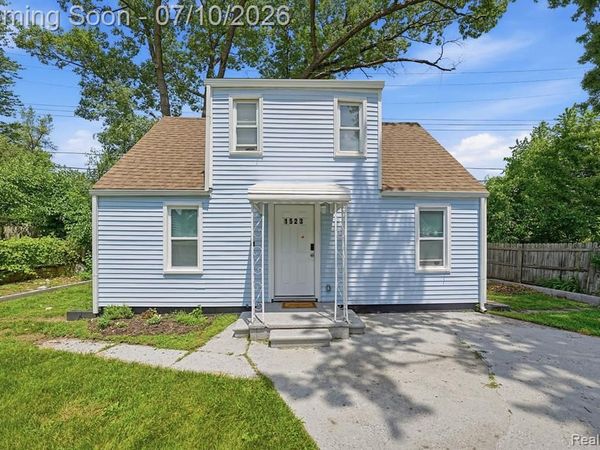 1523 E Madge Avenue, Hazel Park, MI 48030