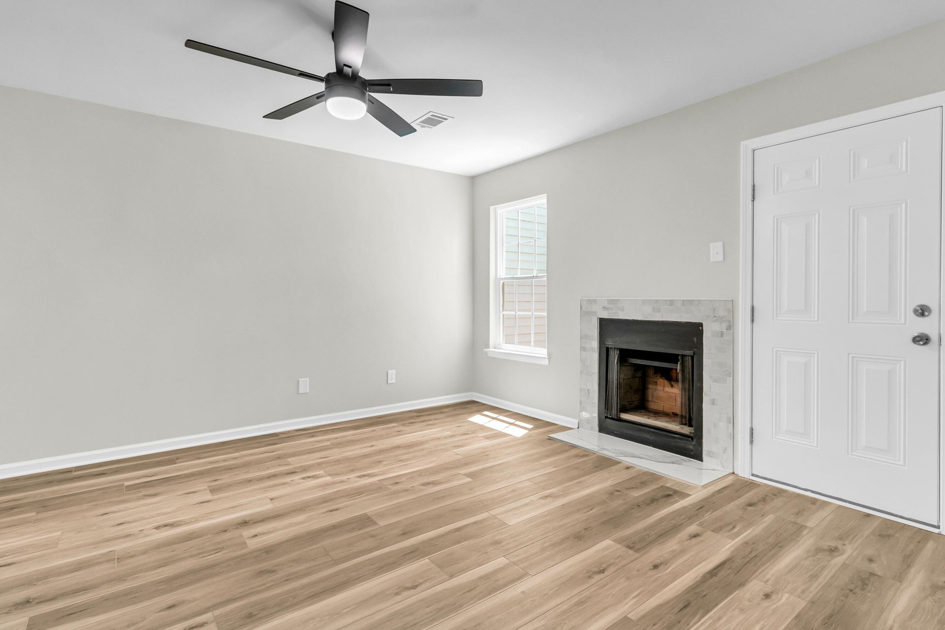 907 Reserve Way Photo 12