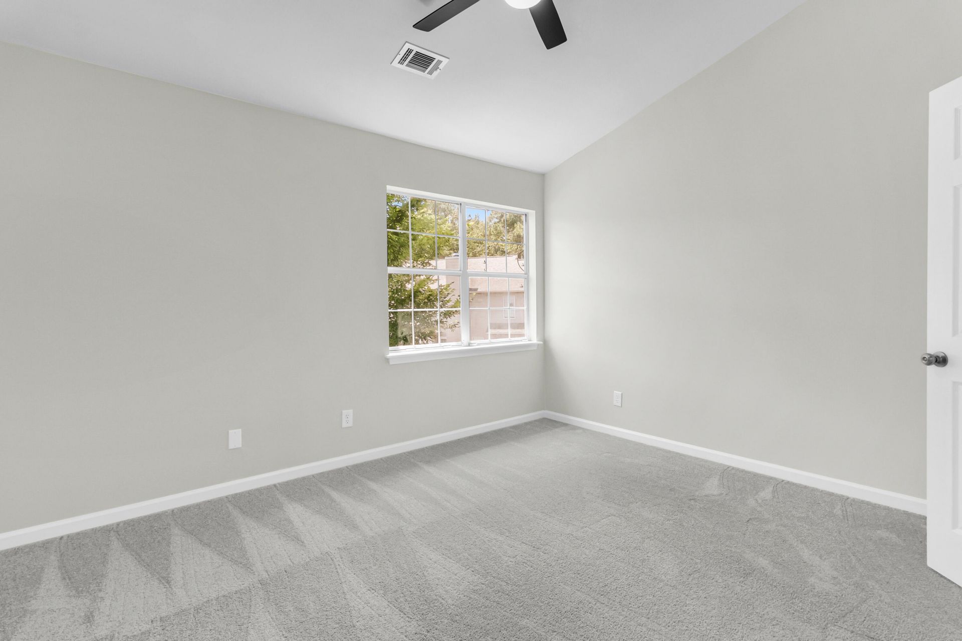 907 Reserve Way Photo 18