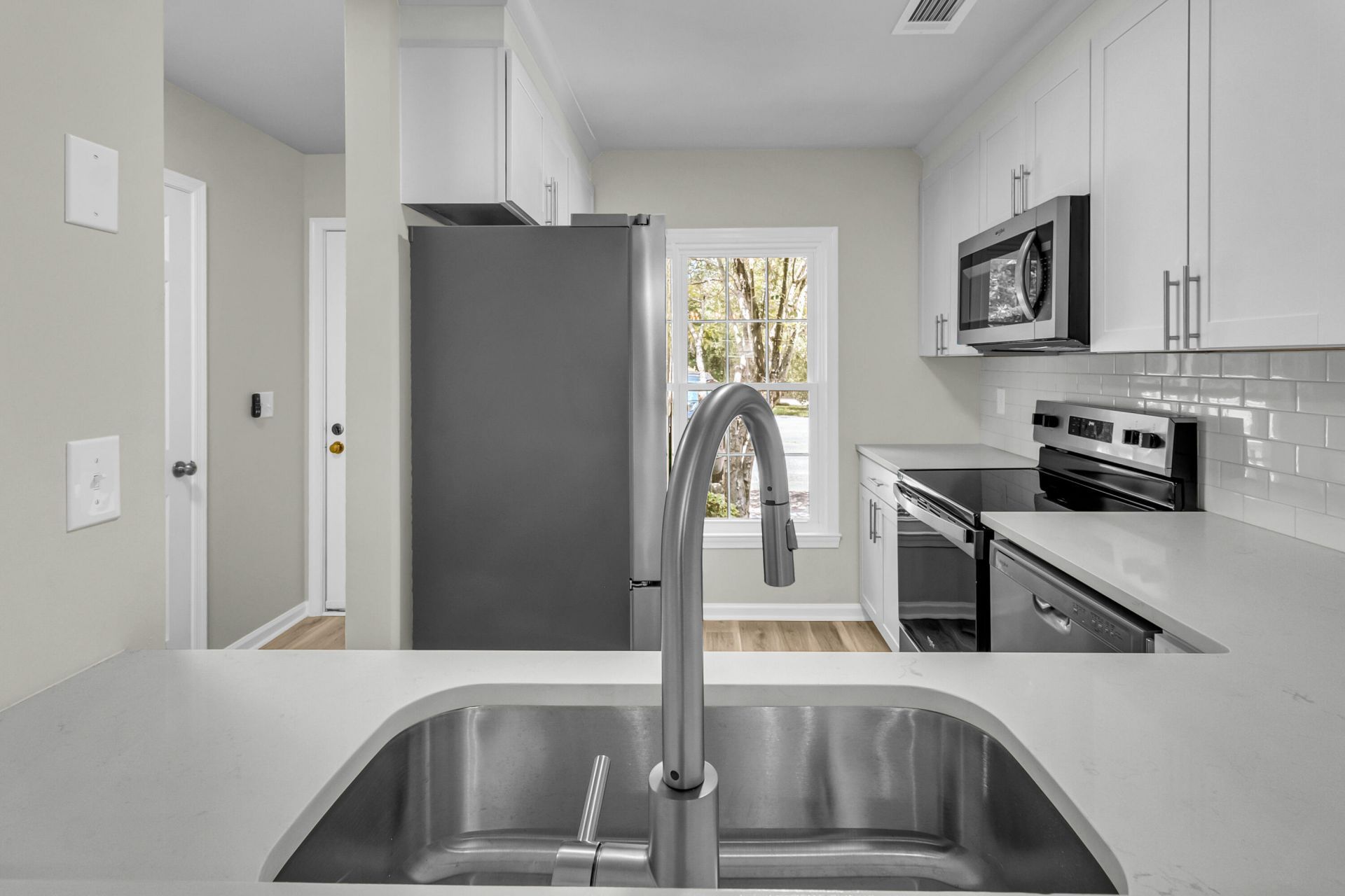 907 Reserve Way Photo 7