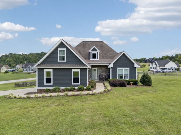 1002 Douglas Ct , Dickson, TN 37055