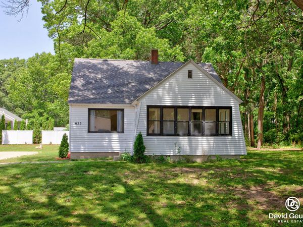 17 N Division Avenue, Holland, MI 49424