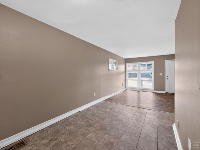 8760 Grenada Drive, Cincinnati, OH 45231 Photo 11