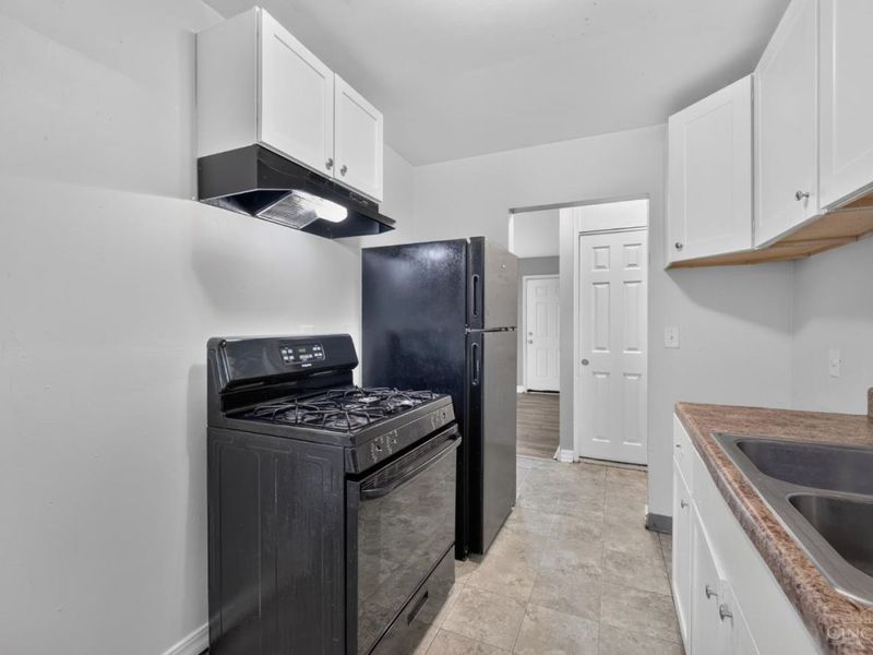 8760 Grenada Drive, Cincinnati, OH 45231 Photo 12