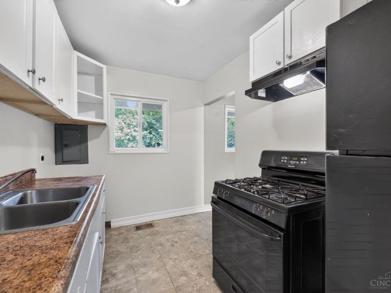 8760 Grenada Drive, Cincinnati, OH 45231 Photo 13