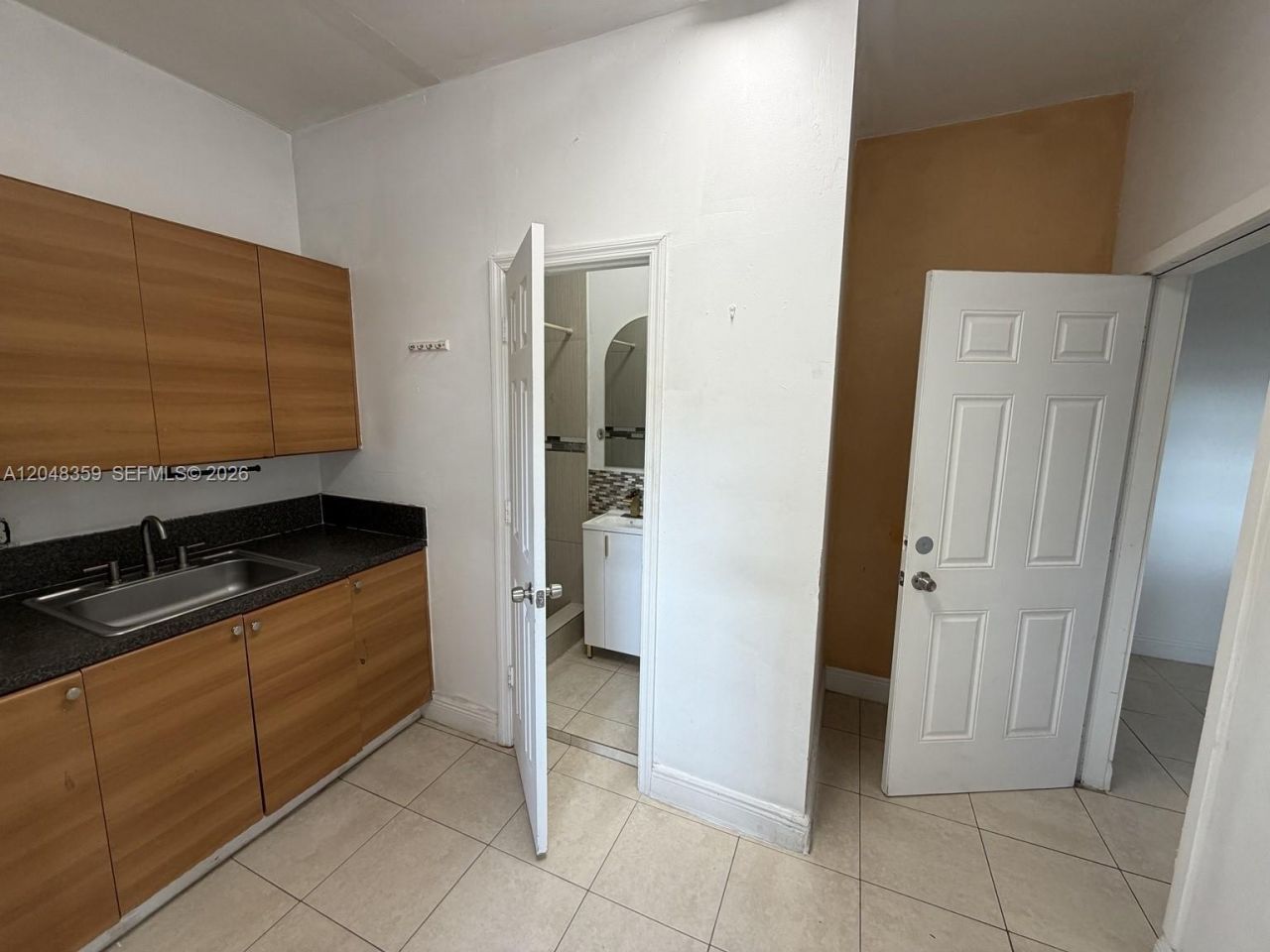 621 E 52nd St , Unit W, Hialeah, FL 33013 Photo