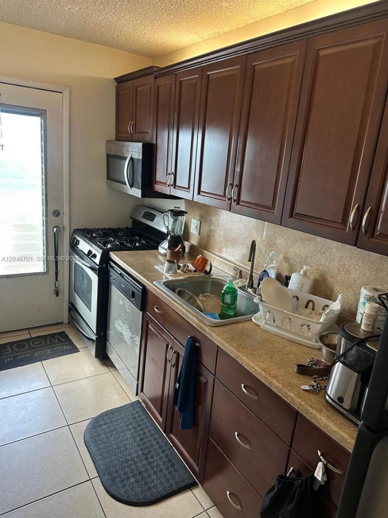 20320 NE 2nd Ave , Unit 27, Miami Gardens, FL 33179 Photo