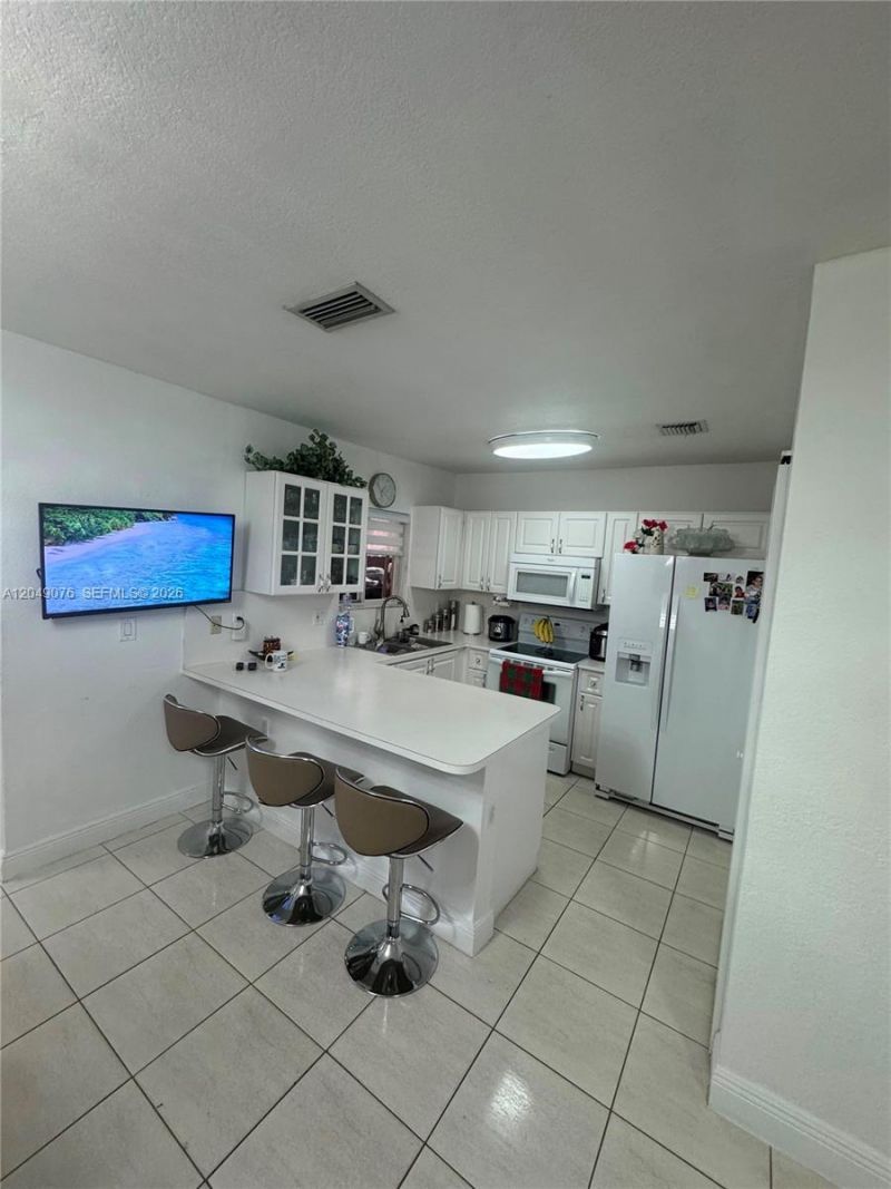 8743 NW 106th Ln , Unit 8743, Hialeah Gardens, FL 33018 Photo