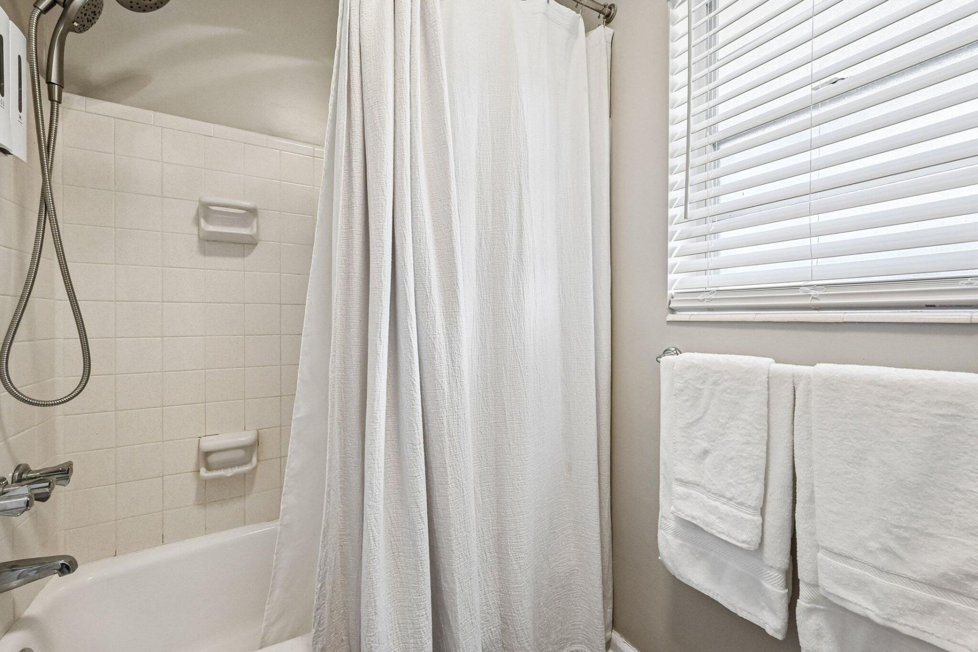 312 NE 17th Avenue, Unit 202, Boynton Beach, FL 33435 Photo