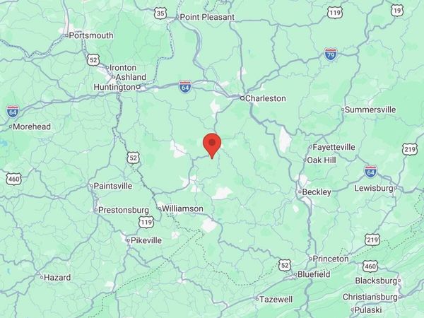 1977 Mikes Fork Rd, Hewett, WV 25108