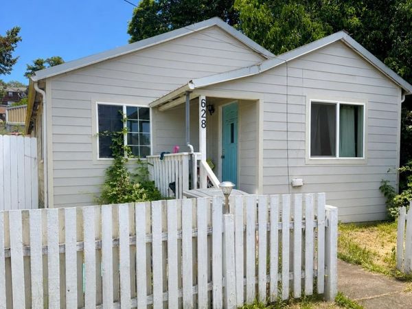 628 Oak St, Brownsville, OR 97327