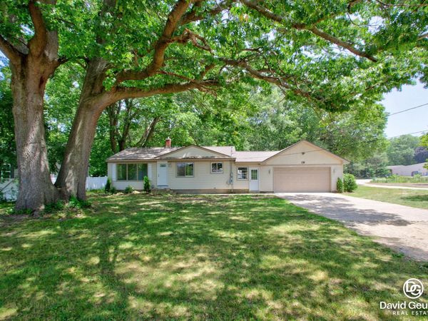 19 N Division Avenue, Holland, MI 49424