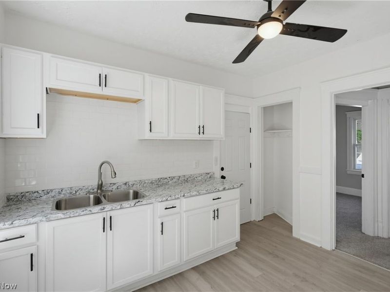 9306 Pierpont Avenue, Cleveland, OH 44108 Photo 7