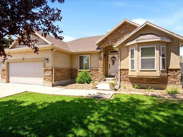 945 E JAMES CIR. S, Clearfield, UT 84015