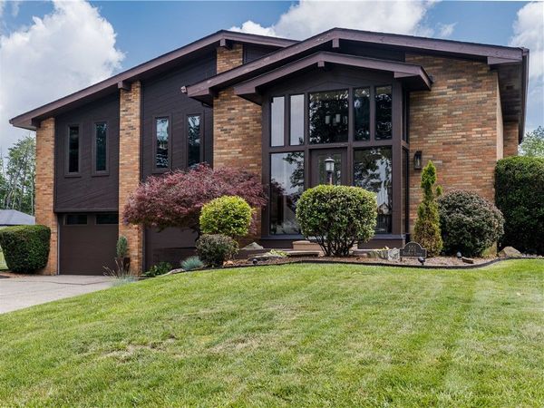 101 Regency Circle, Lower Burrell, PA 15068