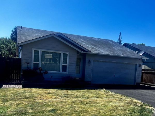 895 Penn Ln SE, Salem, OR 97317