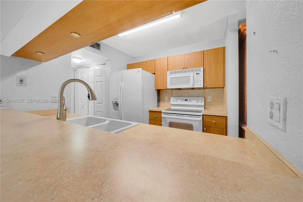 15770 SW 106th Ter, Unit 106, Miami, FL 33196 Photo