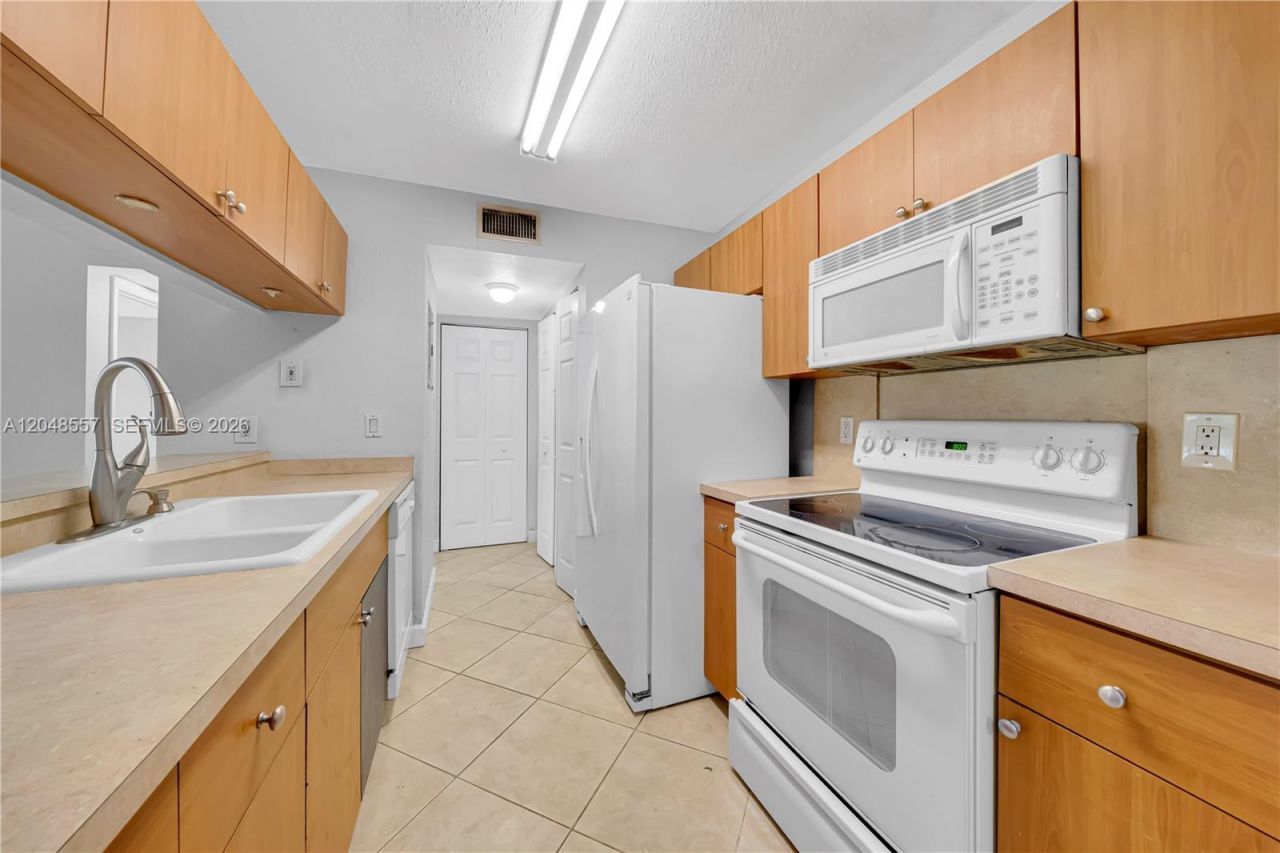15770 SW 106th Ter, Unit 106, Miami, FL 33196 Photo