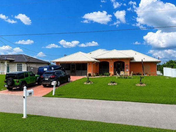 2903 19TH ST SW , Lehigh Acres, FL 33976