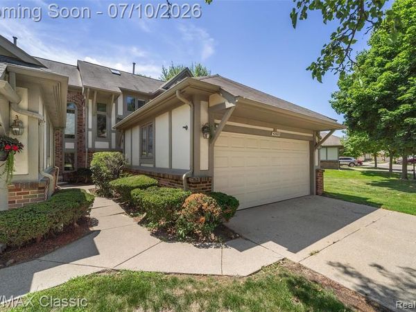 42027 Saratoga Circle, CANTON, MI 48187