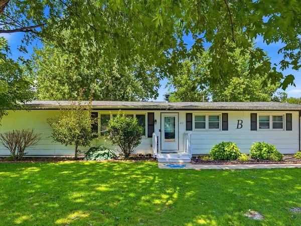 211 E Meadow Ln., Columbus Junction, IA 52738