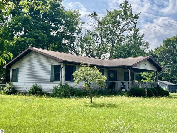 712 Division Street W, Cadillac, MI 49601