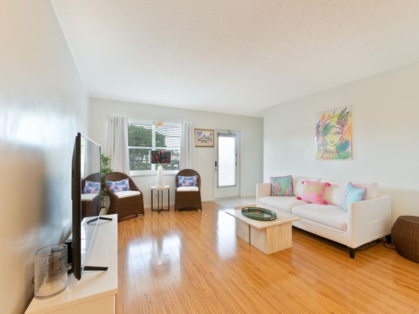 32 Abbey Lane, Unit 205, Delray Beach, FL 33446